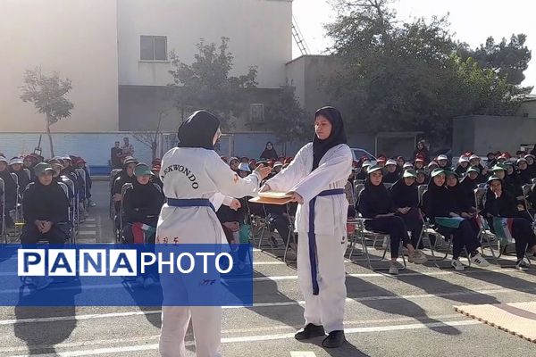 افتتاحیه انجمن ورزشی درون مدرسه ای منطقه کهریزک در هنرستان اولیاء۳