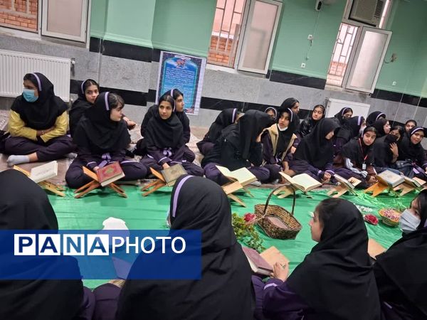 برگزاری محفل انس با قرآن کریم در مدرسه حضرت خدیجه کبری (س) جم