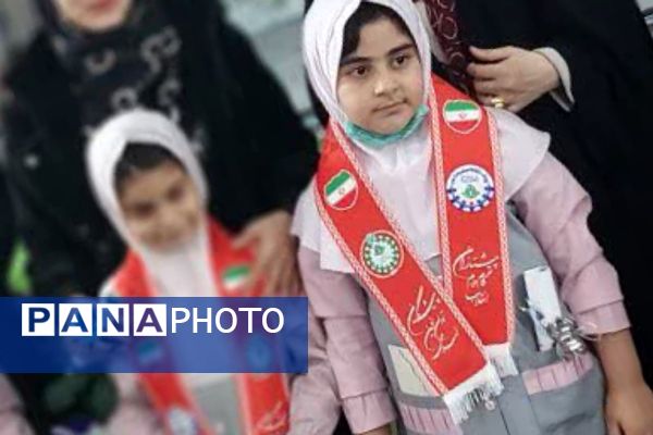 مراسم روز مادر و تحلیف پیشتازان در دبستان شهید سرافراز