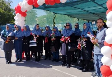 مراسم تقدیر از مقام معلم در دبستان امامت یک مشهد