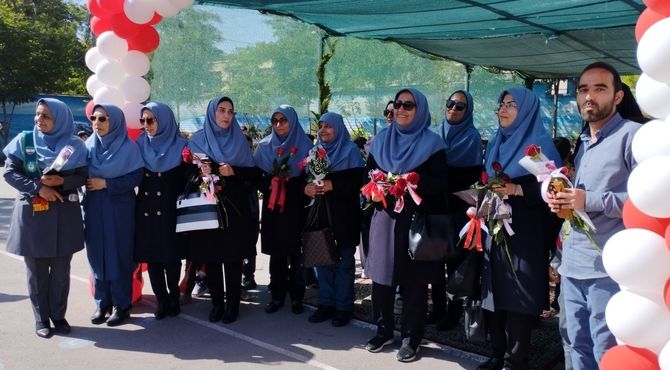 مراسم تقدیر از مقام معلم در دبستان امامت یک مشهد