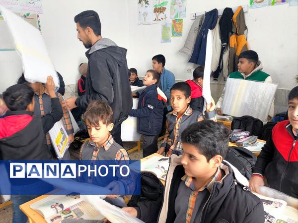 توزیع درپوش استاندارد دریچه کولر در دبستان شهید پسندیده فدافن 