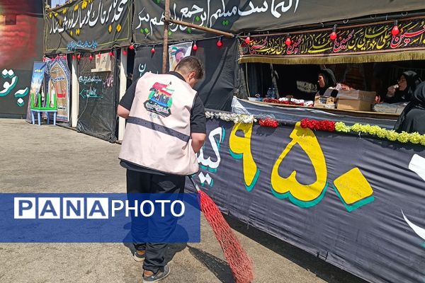 از مدرسه تا موکب حسینی؛ دانش‌آموزان پیشتاز شهرستان قدس در خدمت زائران اربعین حسینی