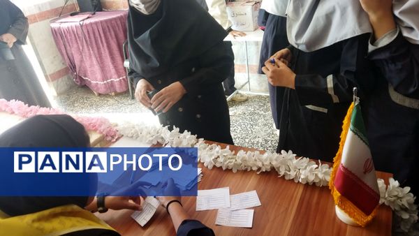 بیست و هشتمین دوره انتخابات شورای دانش آموزی در دبیرستان حجت‌ الاسلامی