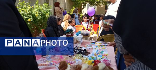 برگزاری بازارچه در پیش دبستانی شور و نشاط آشخانه 