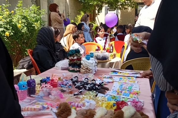 برگزاری بازارچه در پیش دبستانی شور و نشاط آشخانه 