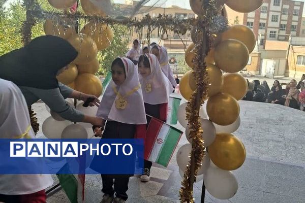 برگزاری جشن شکوفه ها در دبستان نجمه ناحیه یک شهرری