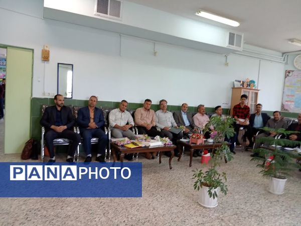 مراسم تقدیر از دبیران دبیرستان نمونه آیت الله خامنه‌ای
