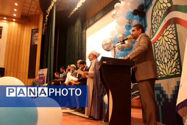 آیین تقدیر از برگزیدگان جشنواره سفیران سلامت استان قم