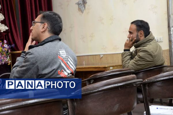 برگزاری کارگاه آموزشی مربیان پیشتاز در محل کانون فضیلت شهرستان نجف آباد 