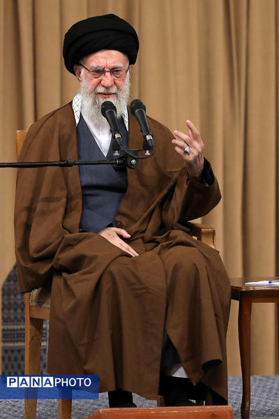 دیدار هزاران نفر از دانش‌آموزان و دانشجویان با رهبر انقلاب