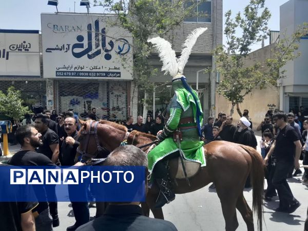مراسم عزاداری عاشورای حسینی با حضور پرشور مردم و هیات‌های مذهبی شهرستان کاشمر 