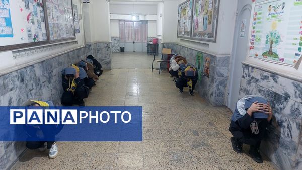 بیست و هفتمین مانور زلزله در دبیرستان دخترانه دانشور 2 