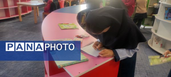 بازدید دانش آموزان مدرسه شهید خاقانی شیروان از کتابخانه اندیشه‌‌ در هفته کتاب و کتابخوانی