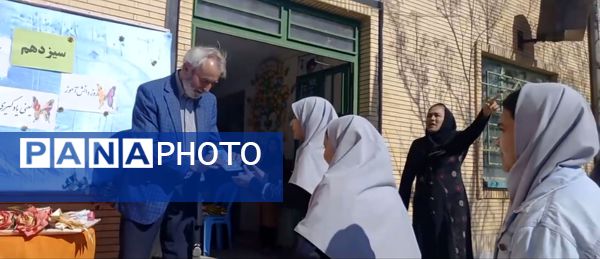 جشن روز دانش آموز در مدرسه نمونه وکیلی ۱۰ استاد شفیعی کدکنی