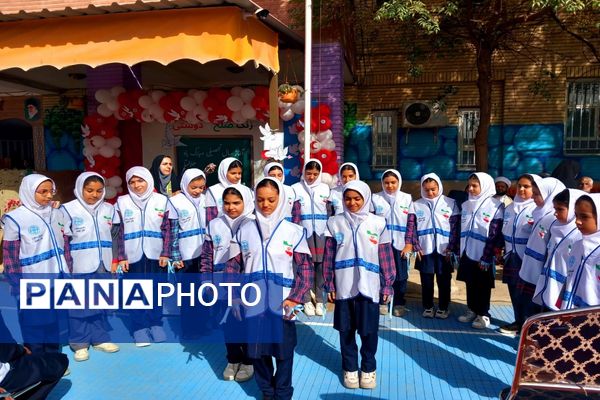 زنگ صلح  و دوستی در دومین روز از سال تحصیلی در مدرسه شاهد ائمه اطهار پاکدشت نواخته شد 