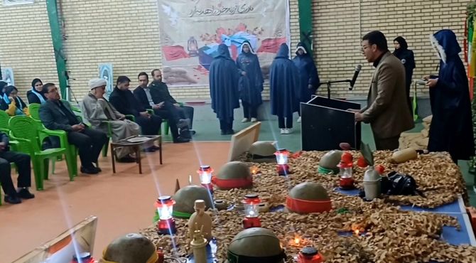 یادواره شهدا در دبیرستان دارالفنون رزن