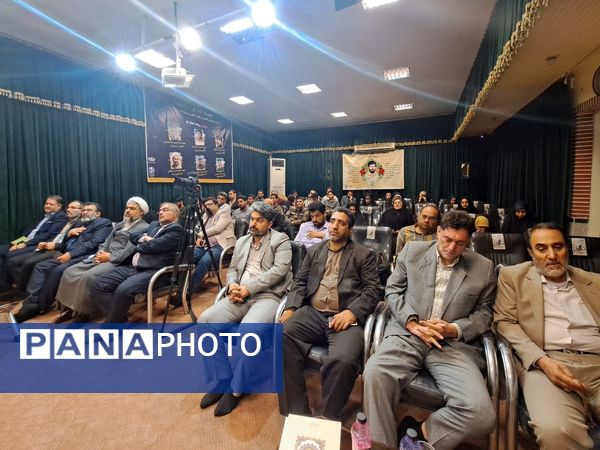 تقدیر از برگزیدگان دو رویداد رسانه‌ای «میثاق» و «سرباز مقاومت» در قم