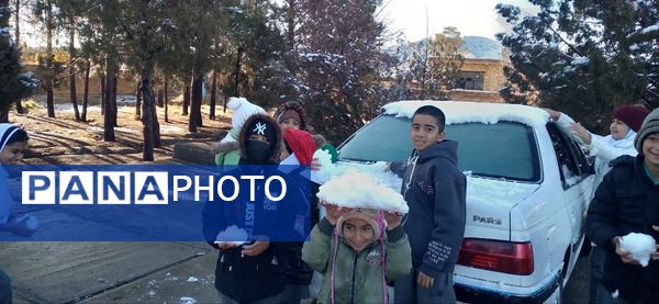 بارش برف، زنگ شادی را در مدرسه عشایری ابن مظاهر به صدا در آورد