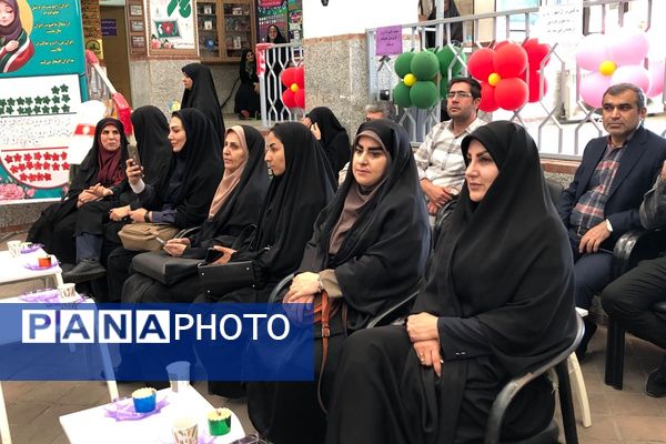 برگزاری جشن عاطفه‌ها در دبستان شاهد ام‌البنین (س) ناحیه دو شهرری 