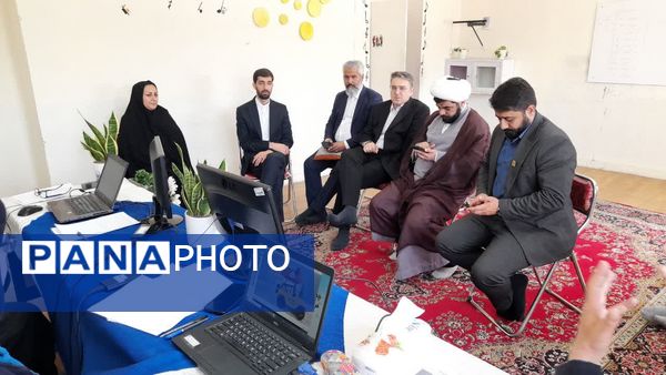 بازدید معاون فرهنگی پرورشی خراسان رضوی از دبیرخانه جشنواره فرهنگی هنری فردا 