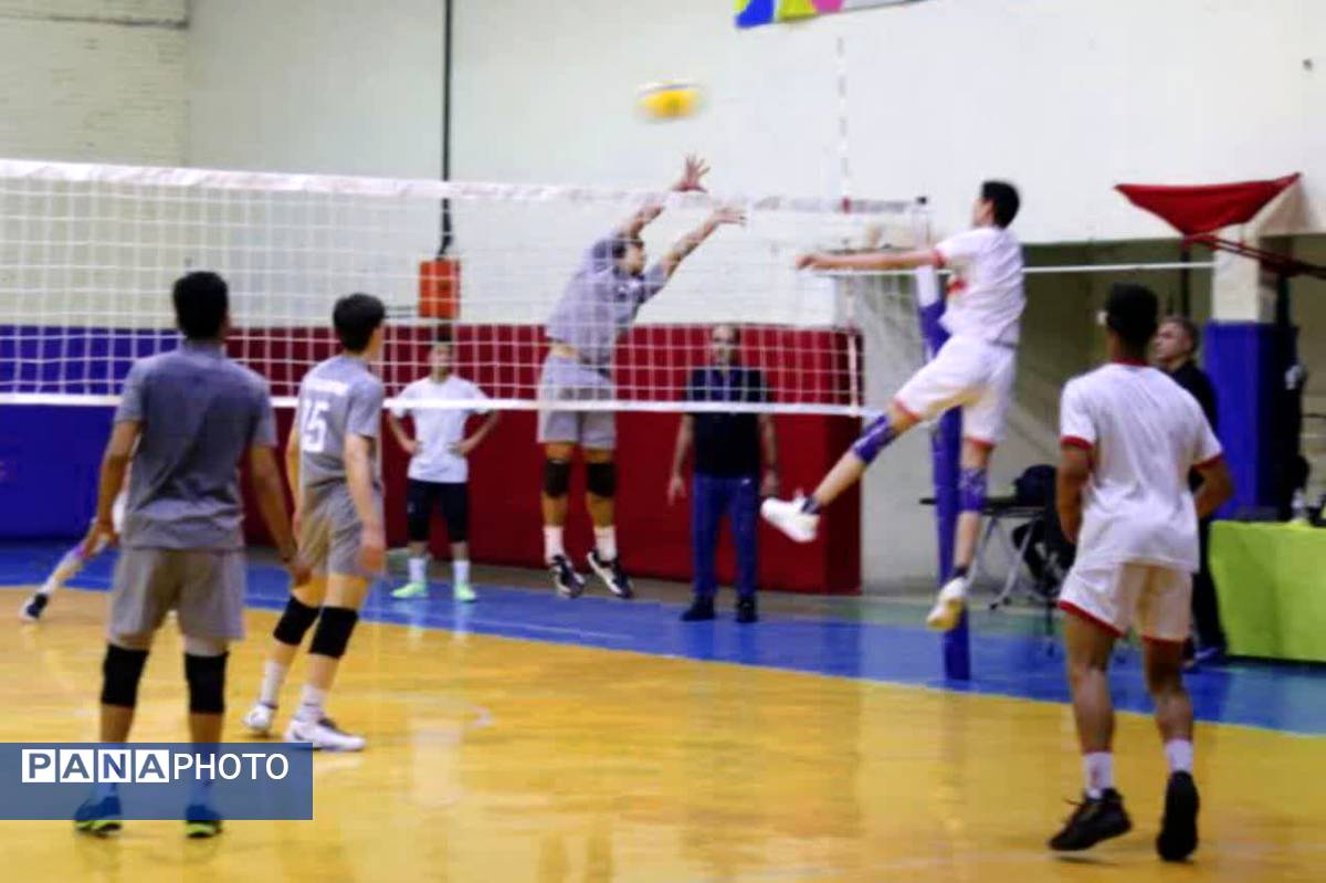 پایان اردوی انتخابی تیم ملی والیبال دانشآموزی دختران و پسران در خوزستان