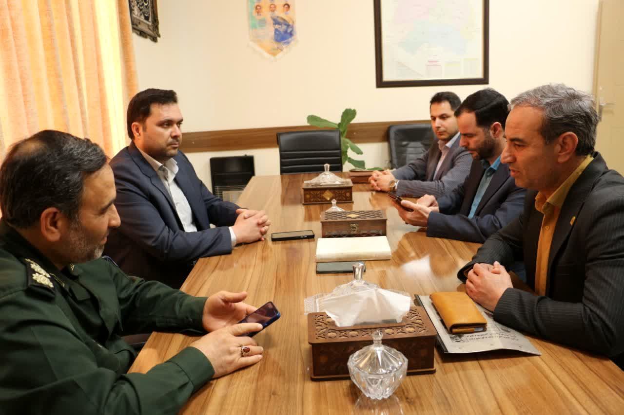 آگاهی بخشی دانش آموزان نسل جدید از جانفشانی ها و ایثارگری های شهدا