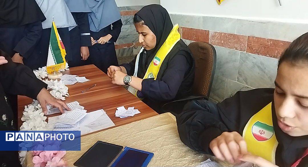 بیست و هشتمین دوره انتخابات شورای دانش آموزی در دبیرستان حجت‌ الاسلامی