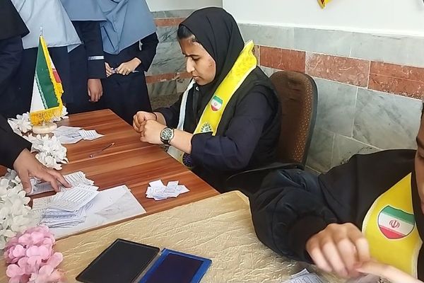 بیست و هشتمین دوره انتخابات شورای دانش آموزی در دبیرستان حجت‌ الاسلامی