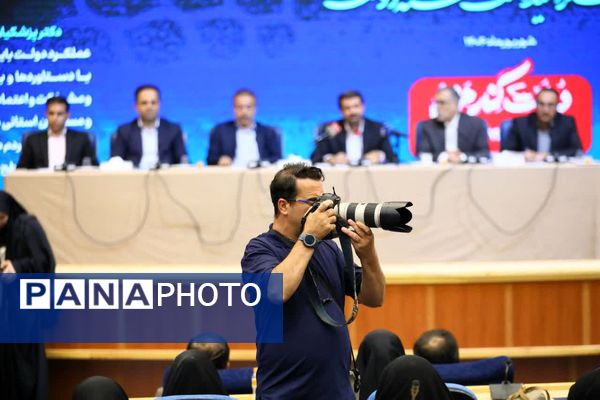 نشست خبری استاندار همدان با اصحاب رسانه