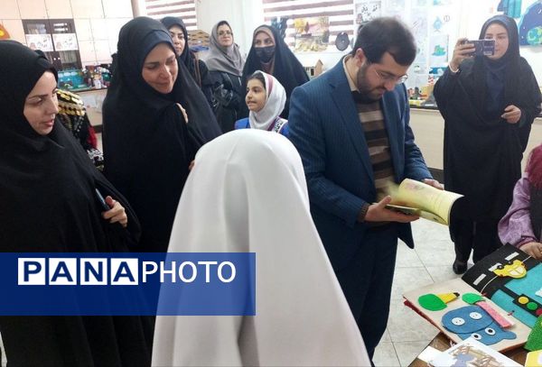 نمایشگاه دست‌سازه‌ها و فعالیت‌های پژوهشی در دبستان آسیه شهرستان ملارد