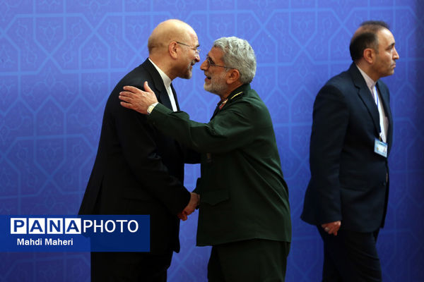 ورود مهمانان مراسم تحلیف رئیس‌جمهوری به مجلس شورای اسلامی 