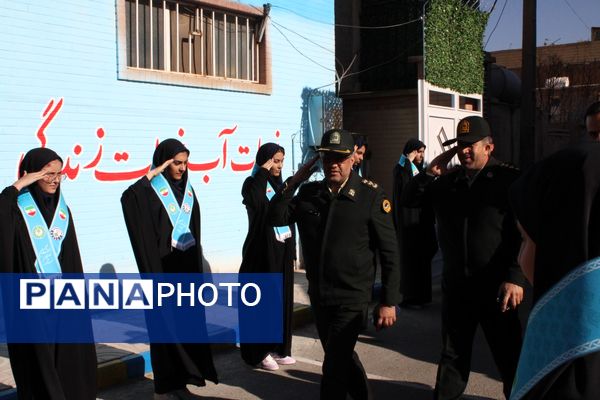 جوشش غیرت و همدلی دانش‌آموزان رباط‌کریم در مراسم وطن‌یار