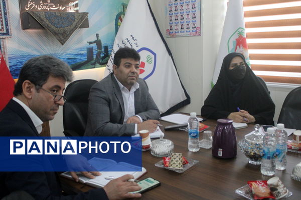 جلسه پایگاه‌های ارتقای مهارت‌های تحصیلی دانش‌آموزان و انتخاب رشته کنکور در بوشهر
