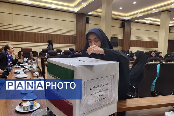 انتخابات شورای دانش آموزی منطقه‌ای با حضور معاون پرورشی و تربیت بدنی ناحیه دو شهرری 