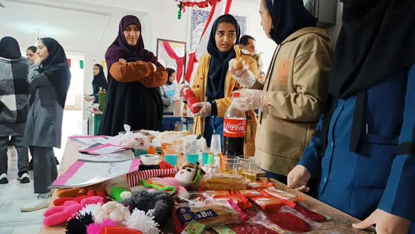 برپایی بازارچه کسب و کار دانش‌آموزی مدرسه الزهرا مارگون