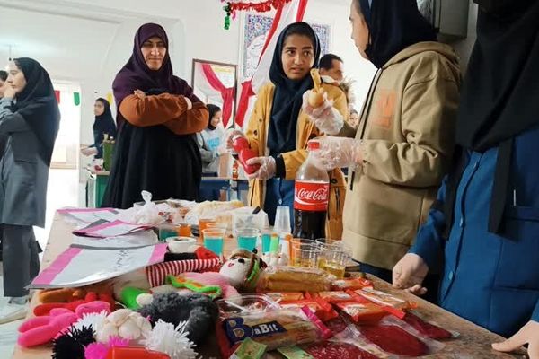 برپایی بازارچه کسب و کار دانش‌آموزی مدرسه الزهرا مارگون