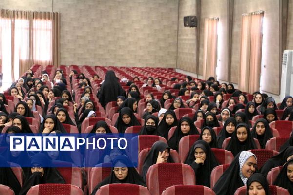 تجلیل از رتبه‌های برتر مسابقات قرآن عترت و نماز در فهرج