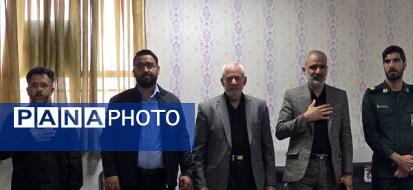 برگزاری مراسم بزرگداشت خانواده شهید تشکری در دبیرستان شاهد فردوس