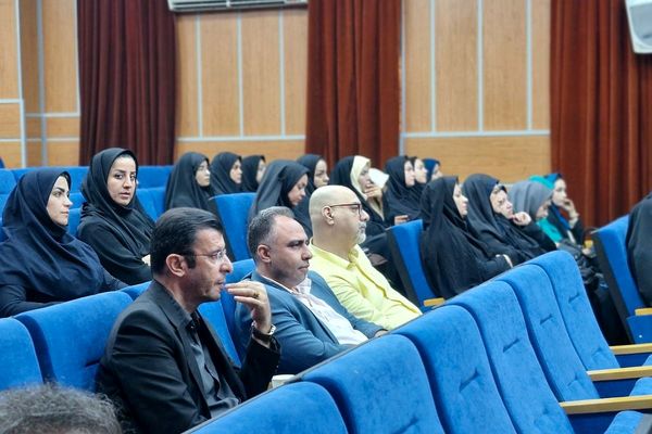 آیین تقدیر از مشاوران و رابطین مشاورین در قرچک