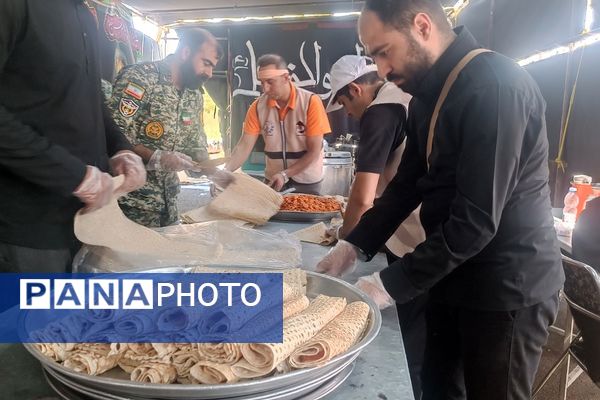 از مدرسه تا موکب حسینی؛ دانش‌آموزان پیشتاز شهرستان قدس در خدمت زائران اربعین حسینی