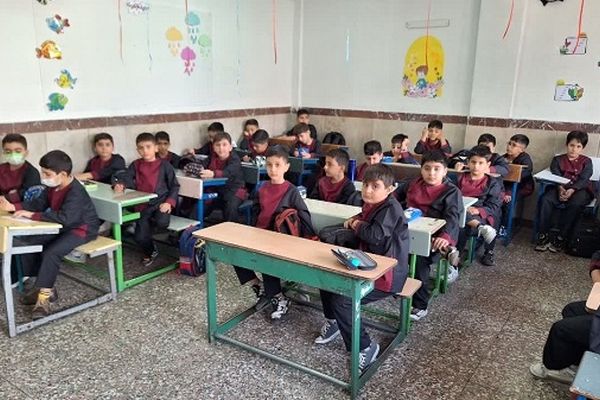 نمره‌دهی در مقطع ابتدایی ارتباط بین معلم و دانش‌آموز را تضعیف می‌کند