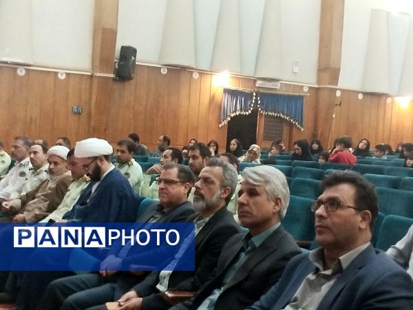 همایش فضای مجازی ظرفیت ها و آسیب ها در سالن سرو کاشمر با حضور مسئولین شهرستان
