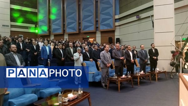معلم قلب تپنده پایتخت دانایی