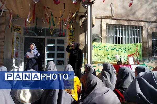 آیین نواختن زنگ انقلاب در آموزشگاه نمونه دولتی فدک فاروج