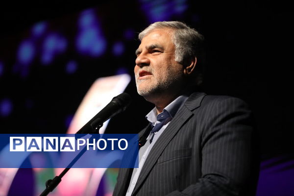 آیین تقدیر از برگزیدگان بیست و ششمین جشنواره تئاتر استان قم