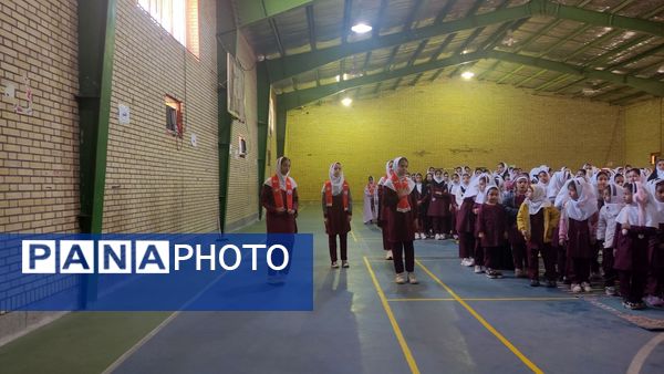 نور قرآن در ایام فاطمیه دبستان استقلال حاجی‌آباد را روشن کرد