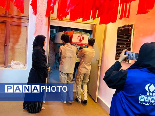 عشق و شور مردم میناب در تشیع پیکر شهدای گمنام