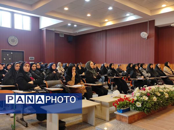 دومین جلسه آموزش خانواده در دبستان حضرت معصومه (س) مصلی نژاد ناحیه پنج 