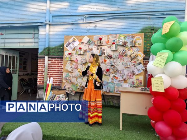 مراسم هفته کتابخوانی در دبستان میثاق ناحیه سه